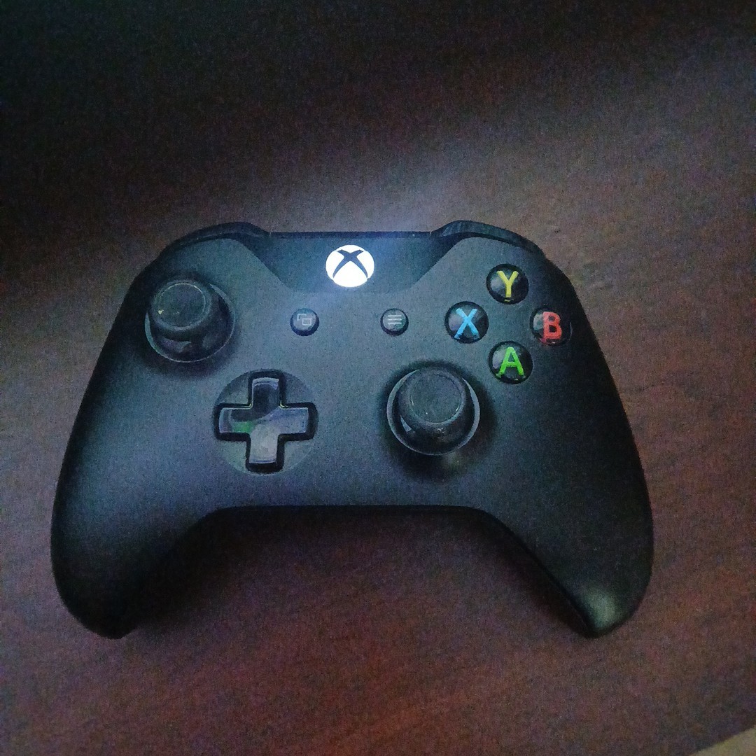 Microsoft Xbox One Console 1540 500GB SSHD W Original Box, Controller & Kinect