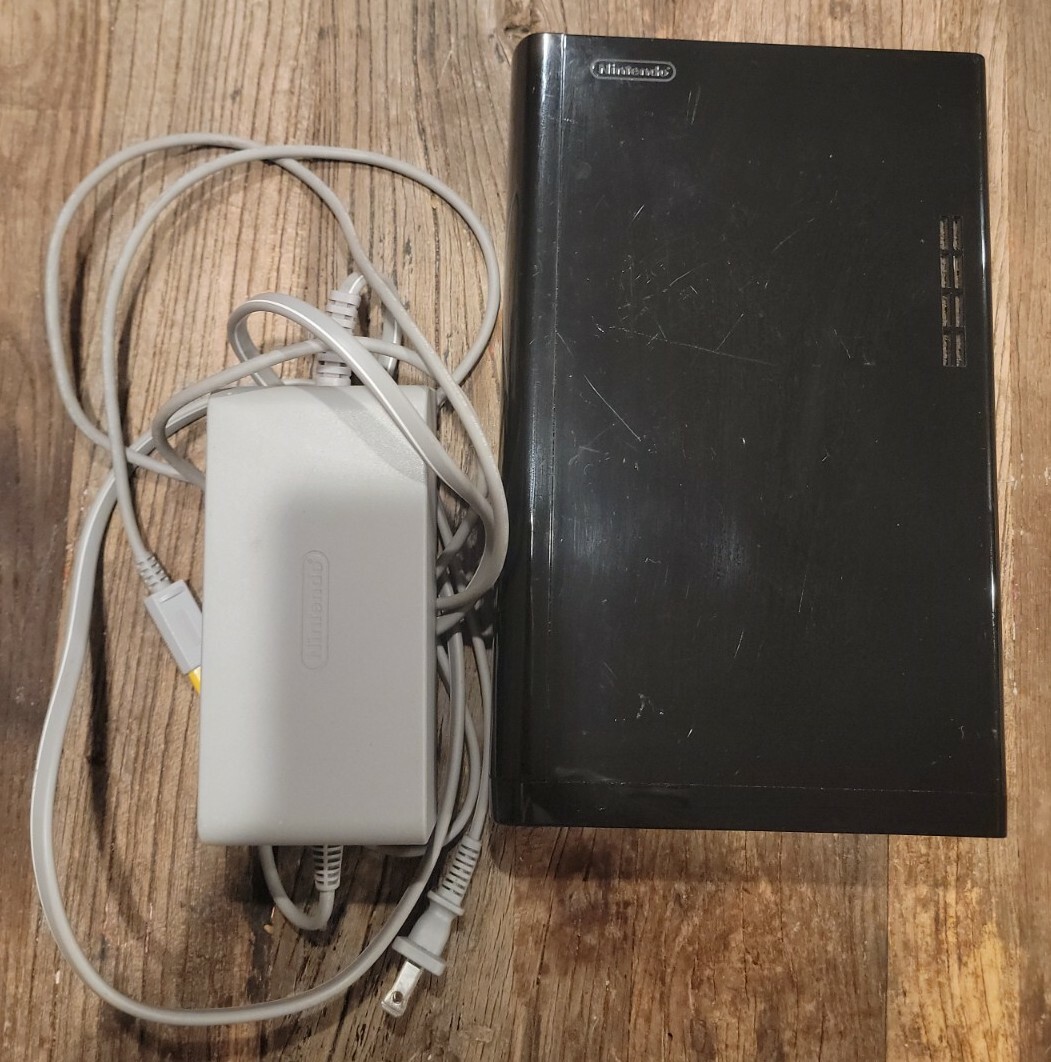 NINTENDO Wii U BLACK Deluxe 32GB WUP-101(02) – CONSOLE-TESTED- AC Adapter