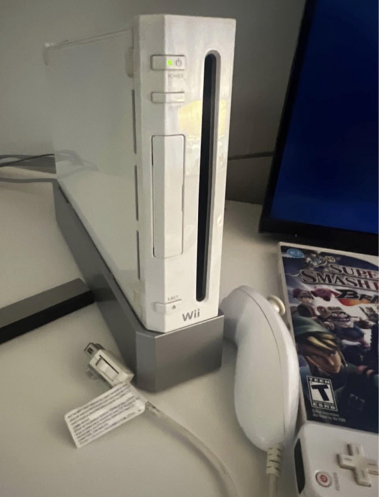 Nintendo WII BUNDLE (Console, 3 Remotes + 1 Nunchuk, 7 Games)