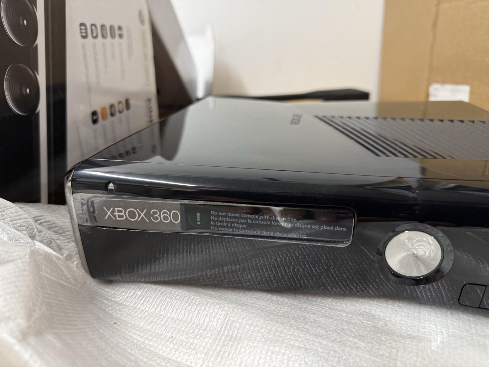 Microsoft Xbox 360 S 250GB Black Console Bundle w/ Controller, Box