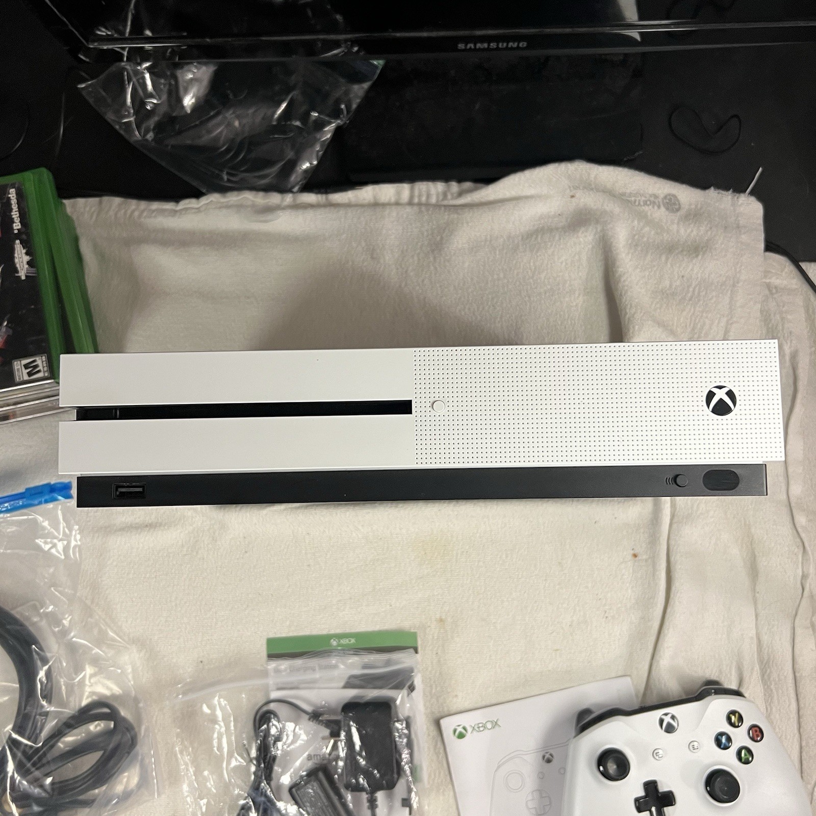 Microsoft Xbox One S White Console Bundle 5 Games