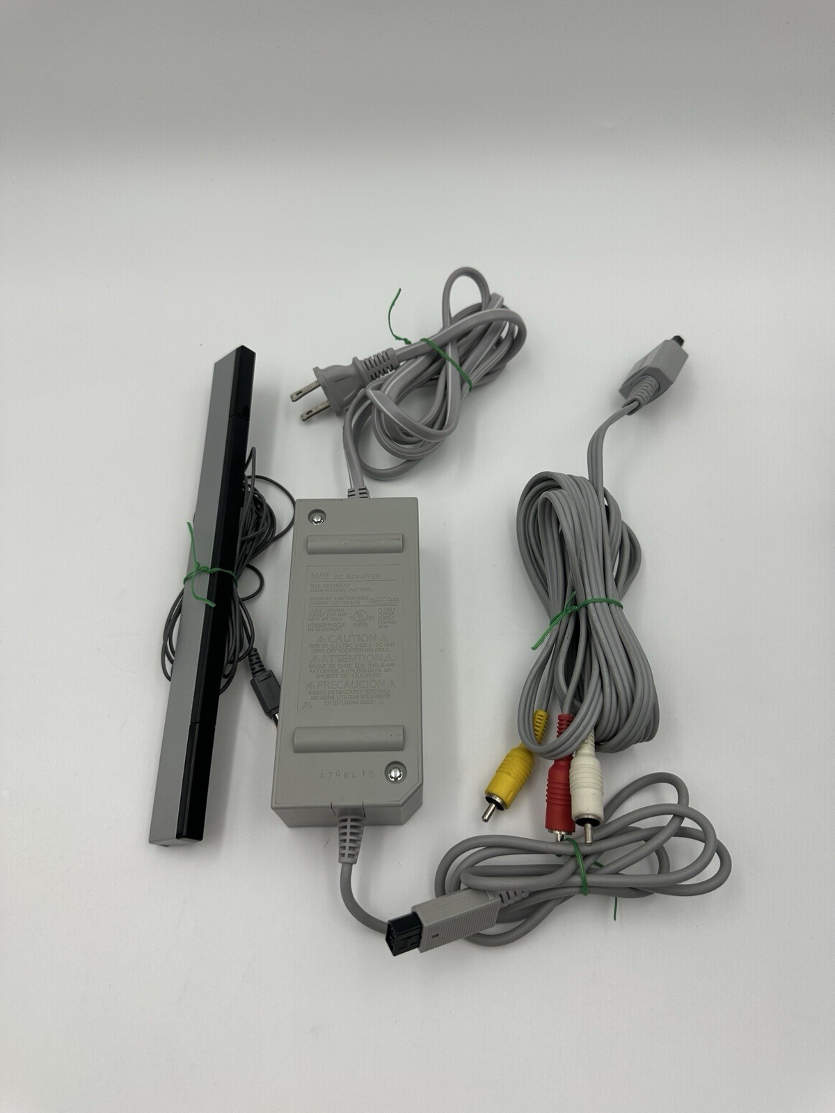 Nintendo Wii Console RVL-001(USA) With Hook-Up Cables Remote Nunchuck Wii Play