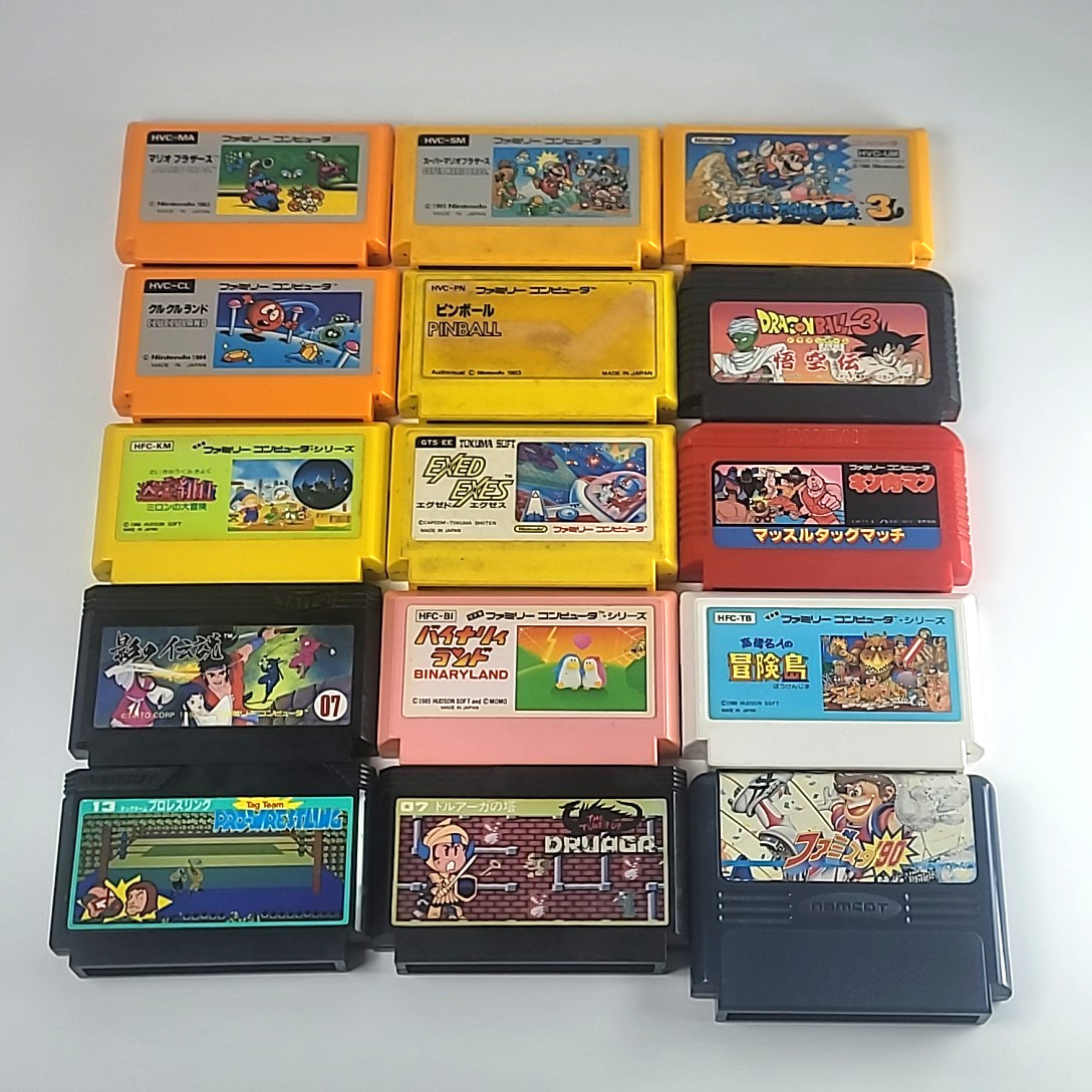 NINTENDO FAMICOM CONSOLE HVC-001 BOX & MANUAL & 1５GAMES From Japan 2407100001