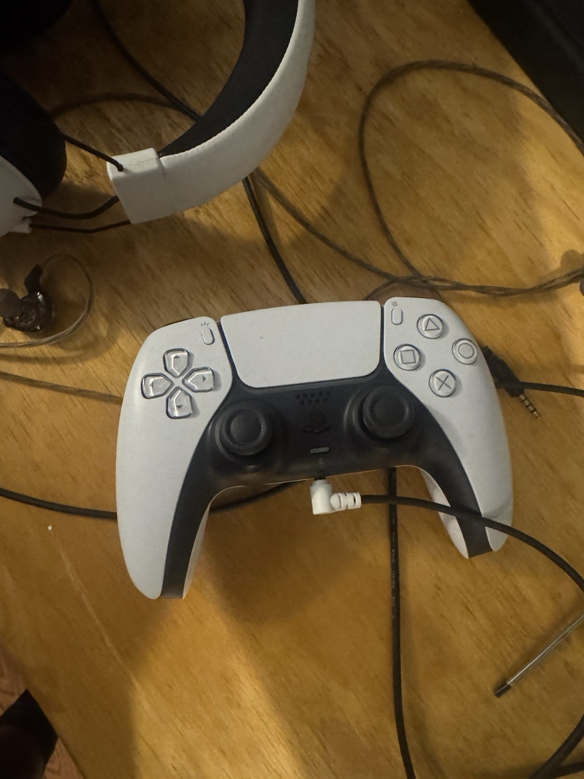 Ps5 digital edition, charging station, 2 ps5 control, LG 27 inch 180 hrz monitor