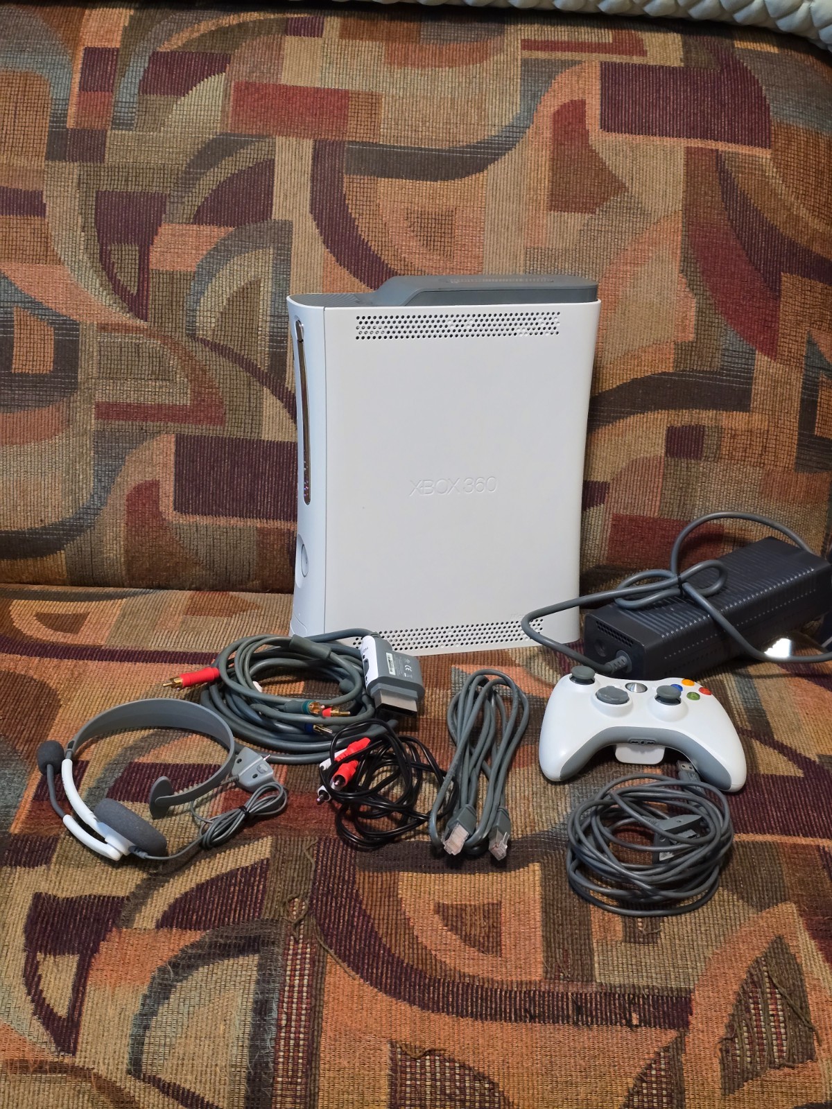 Microsoft Xbox 360 Console 20GB Bundle Controller Cords and Accessories 20GB