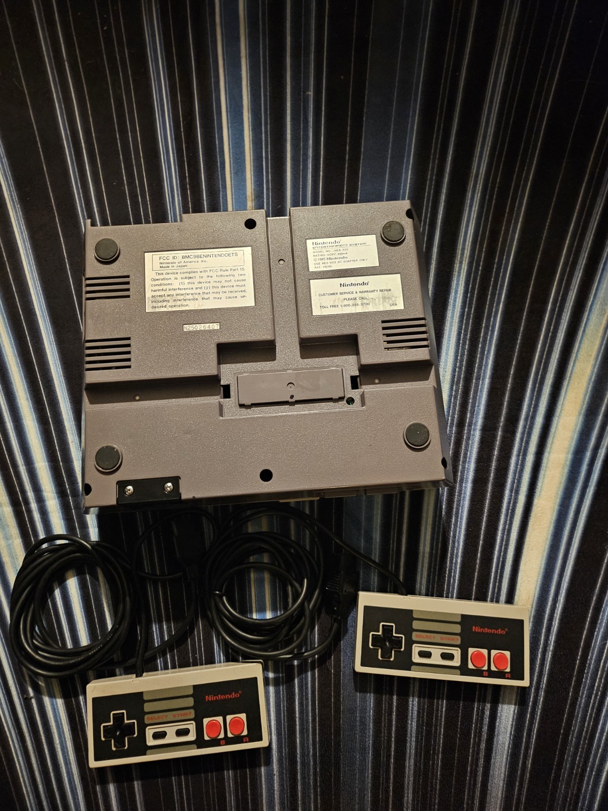 Nintendo Entertainment System Great Shape Tested 2 Controllers NES-001 Console