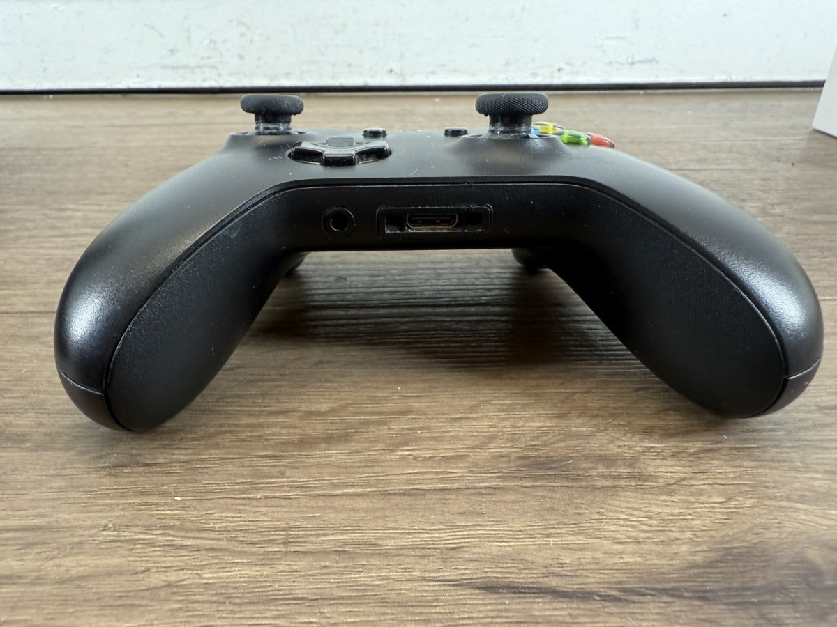 MICROSOFT XBOX ONE X – CONSOLE – 1TB – 1787 BLACK 1 CONTROLLER (WCP037901)