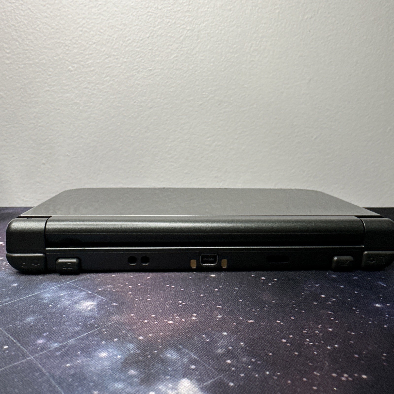 Nintendo New 3DS XL – Metallic Black – Excellent Condition – 512gb SD included