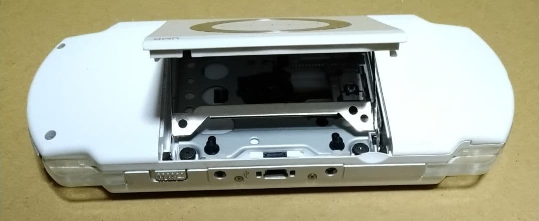Sony PlayStation Portable PSP-2000 Ceramic White Handheld Console Japan 0217