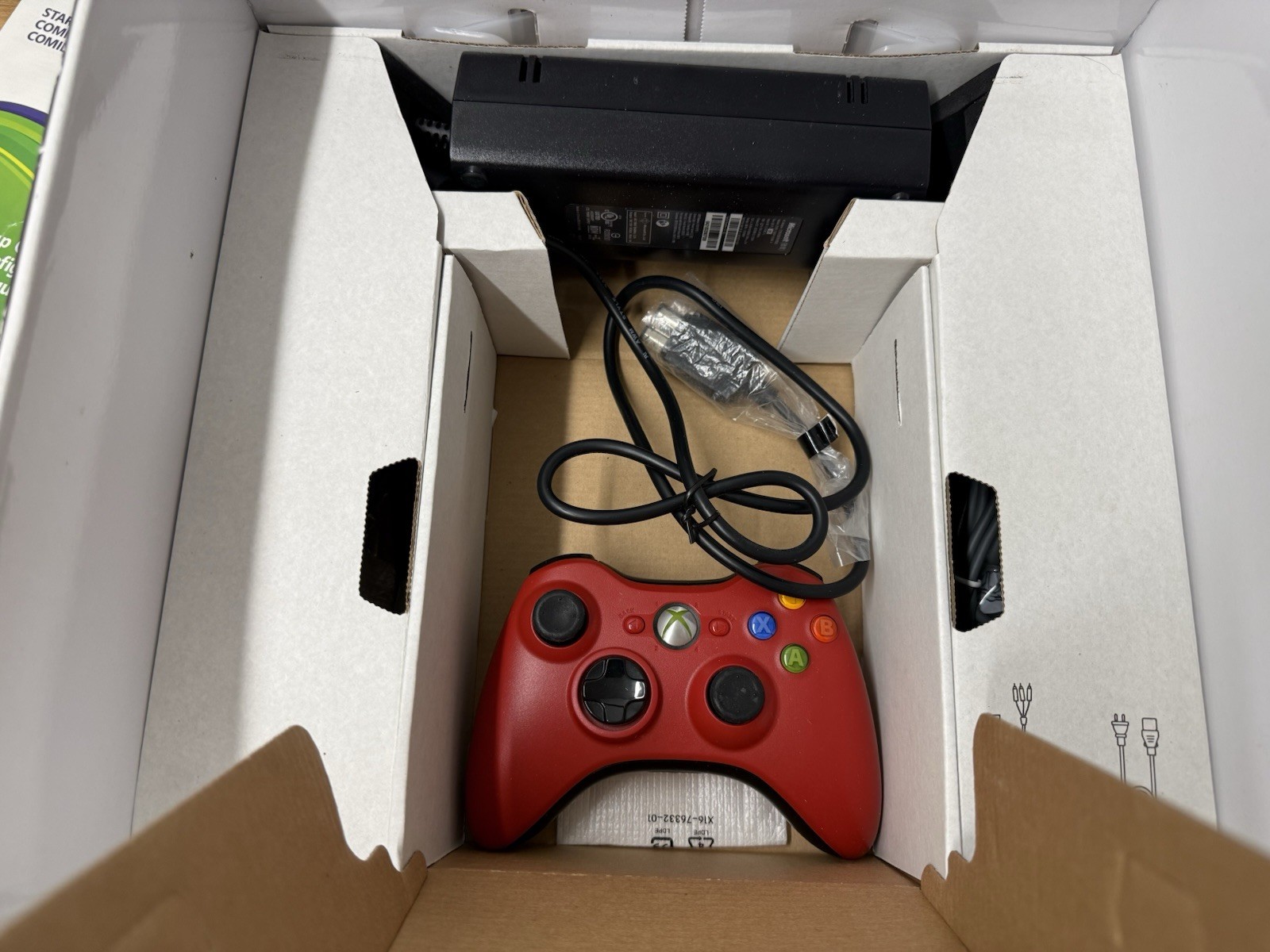Microsoft Xbox 360 S 250GB Black Console Bundle w/ Controller, Box