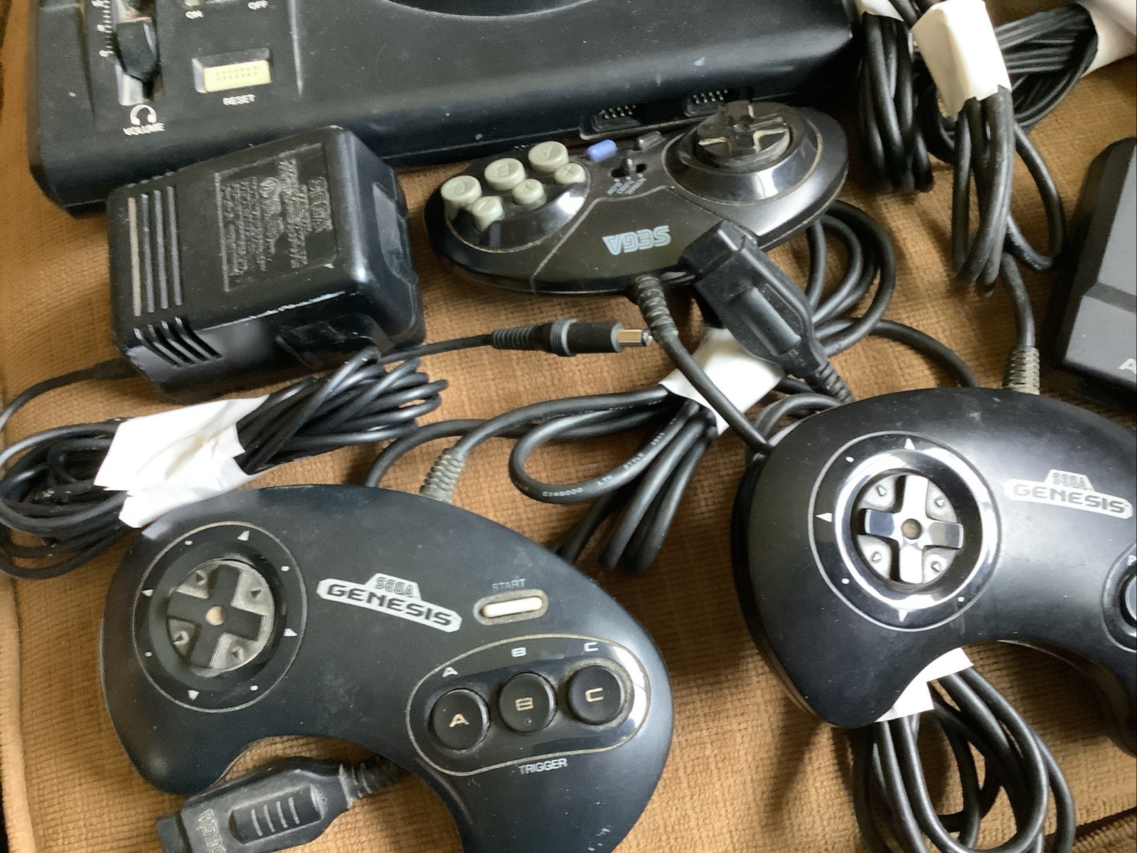 Sega Genesis Console Bundle Multitap 4 Controllers 9 Games AV Cables Switcher