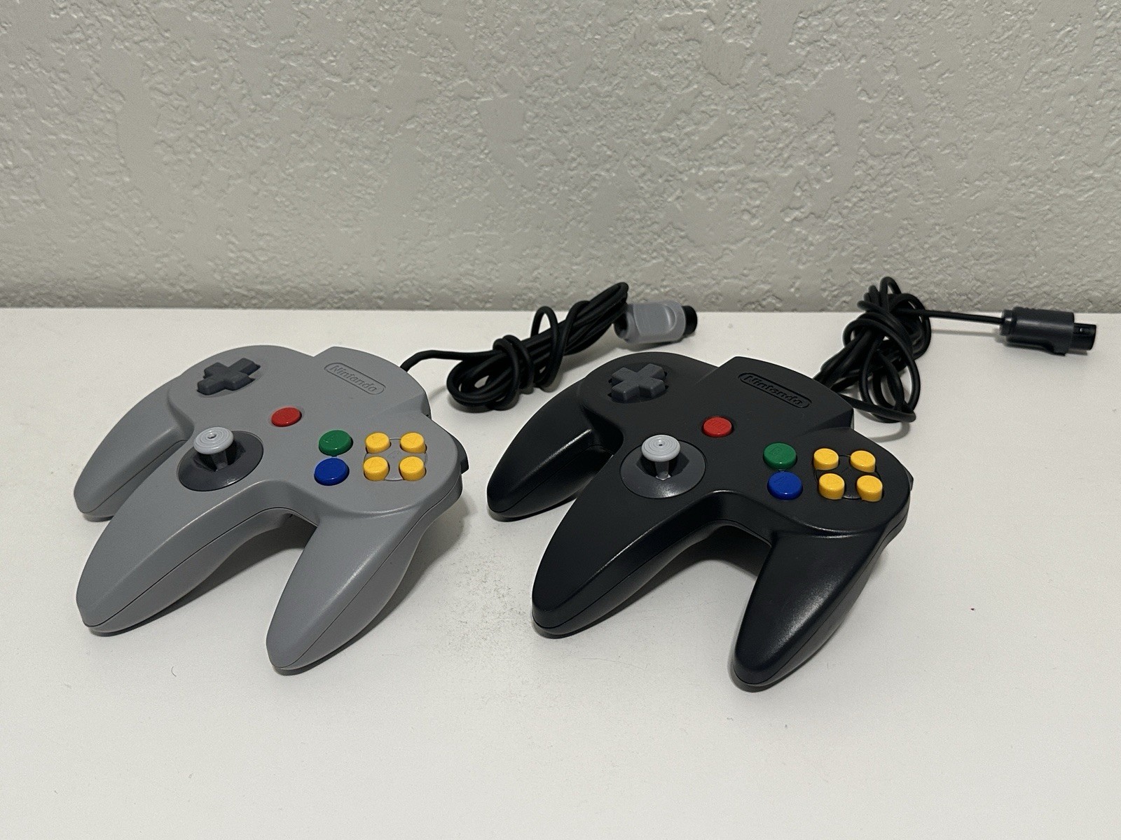 Nintendo 64 NUS-001(USA) Console Bundle w/ 2 Controllers Power/AV Cables