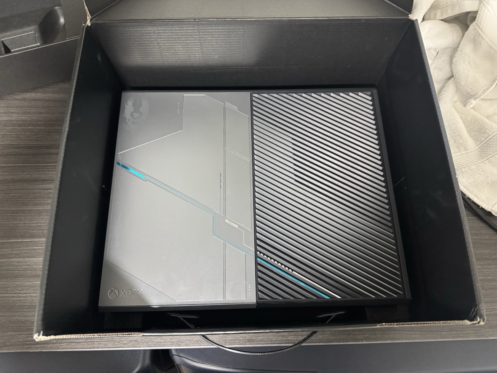 Microsoft Xbox One Halo 5 Guardians Edition 1TB Gaming Console