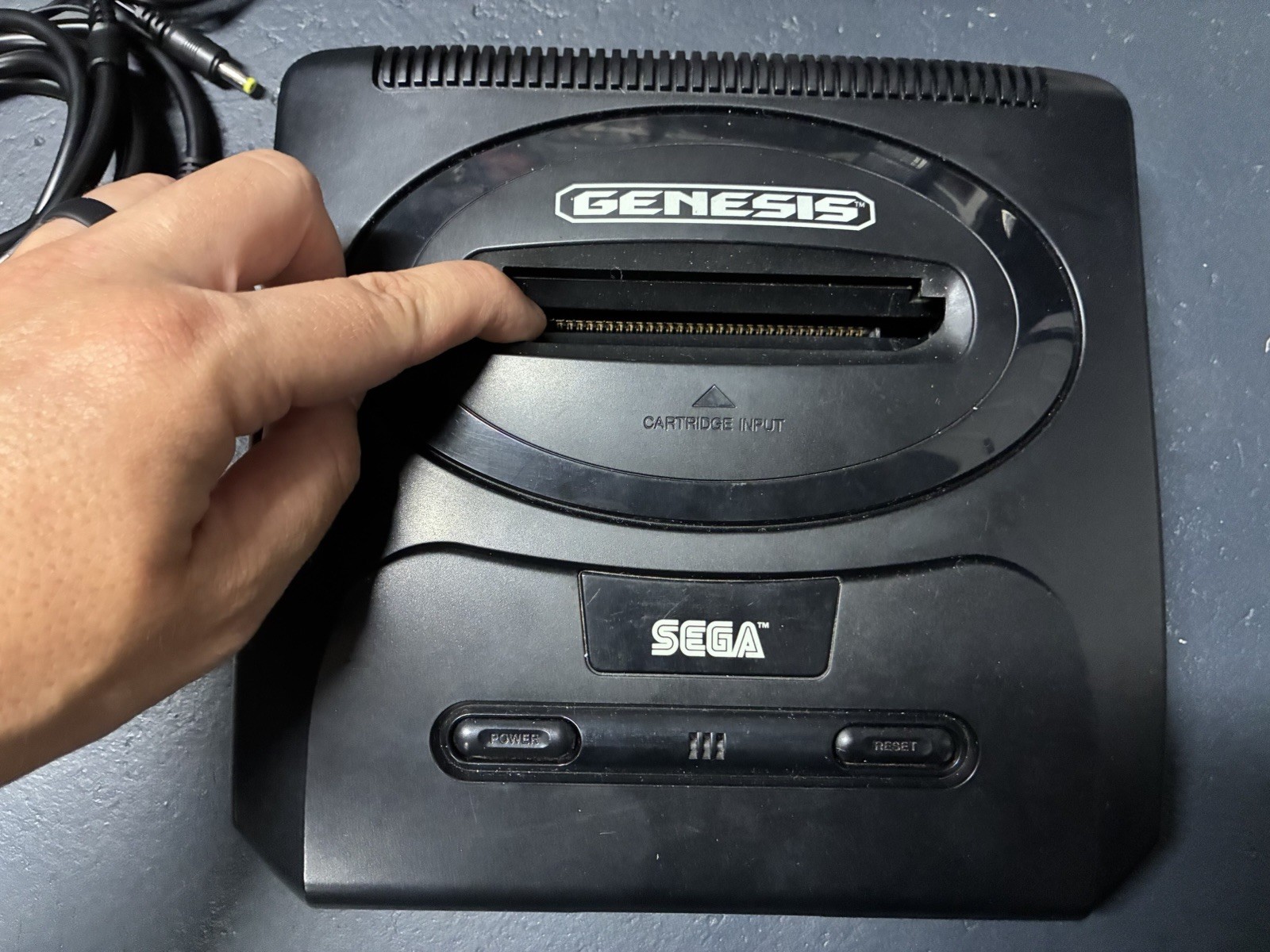 Sega Genesis Model 2 Bundle-5 Games, 1 Controller (6 Buttons) And Cables. Works.
