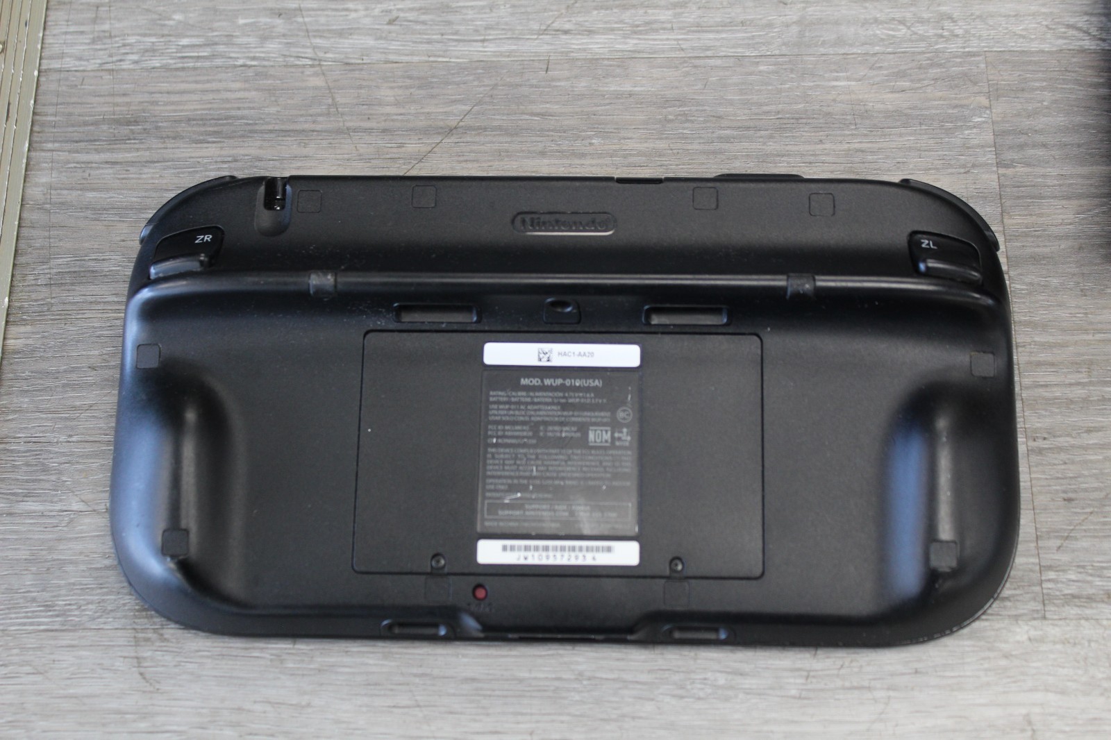 Nintendo Wii U Launch Edition 32GB Black Handheld System WUP-010 & WUP-101 (02)