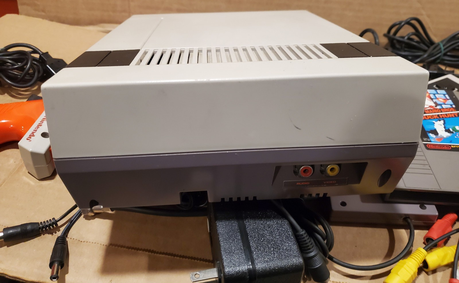 Nintendo NES Action Set Home Console – Tested Working + contrioller zapper game
