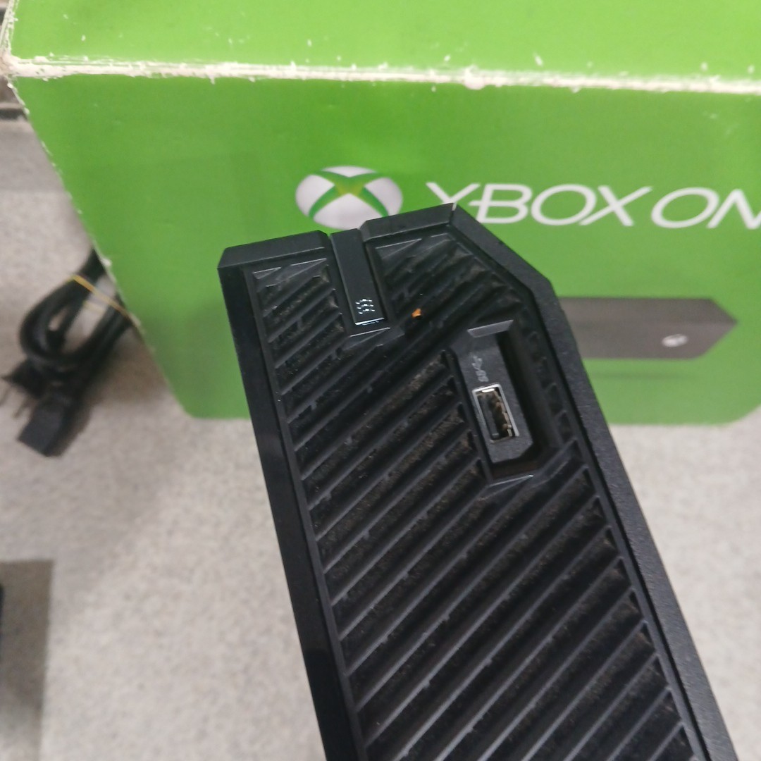 Microsoft Xbox One Console 1540 500GB SSHD W Original Box, Controller & Kinect