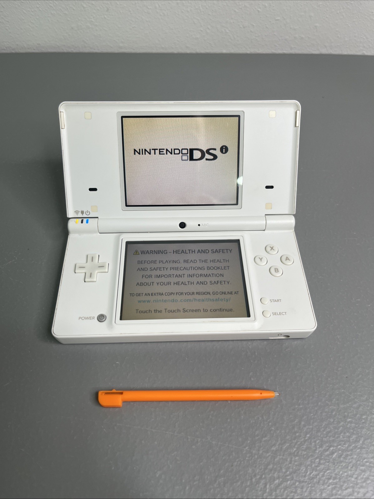 Nintendo DSi White Handheld Console System TWL-001 W/ Stylus No Charger —Tested