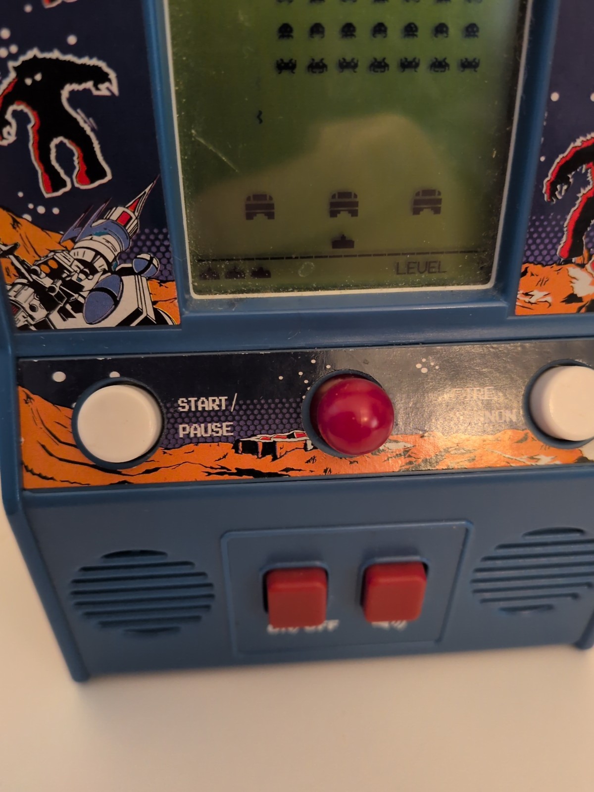SPACE INVADERS Mini Handheld Arcade Cabinet Classic Video Game TESTED