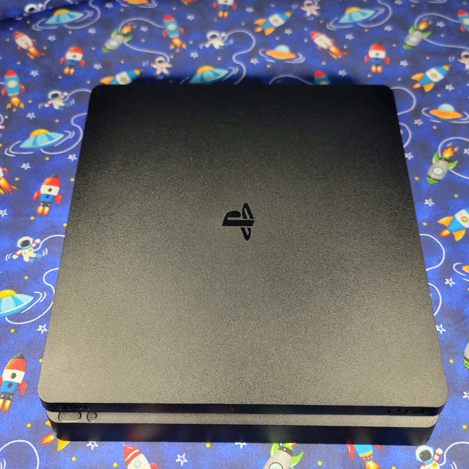 Sony PlayStation 4 PS4 Slim 1TB Console CUH-2215B With Controller & Cables