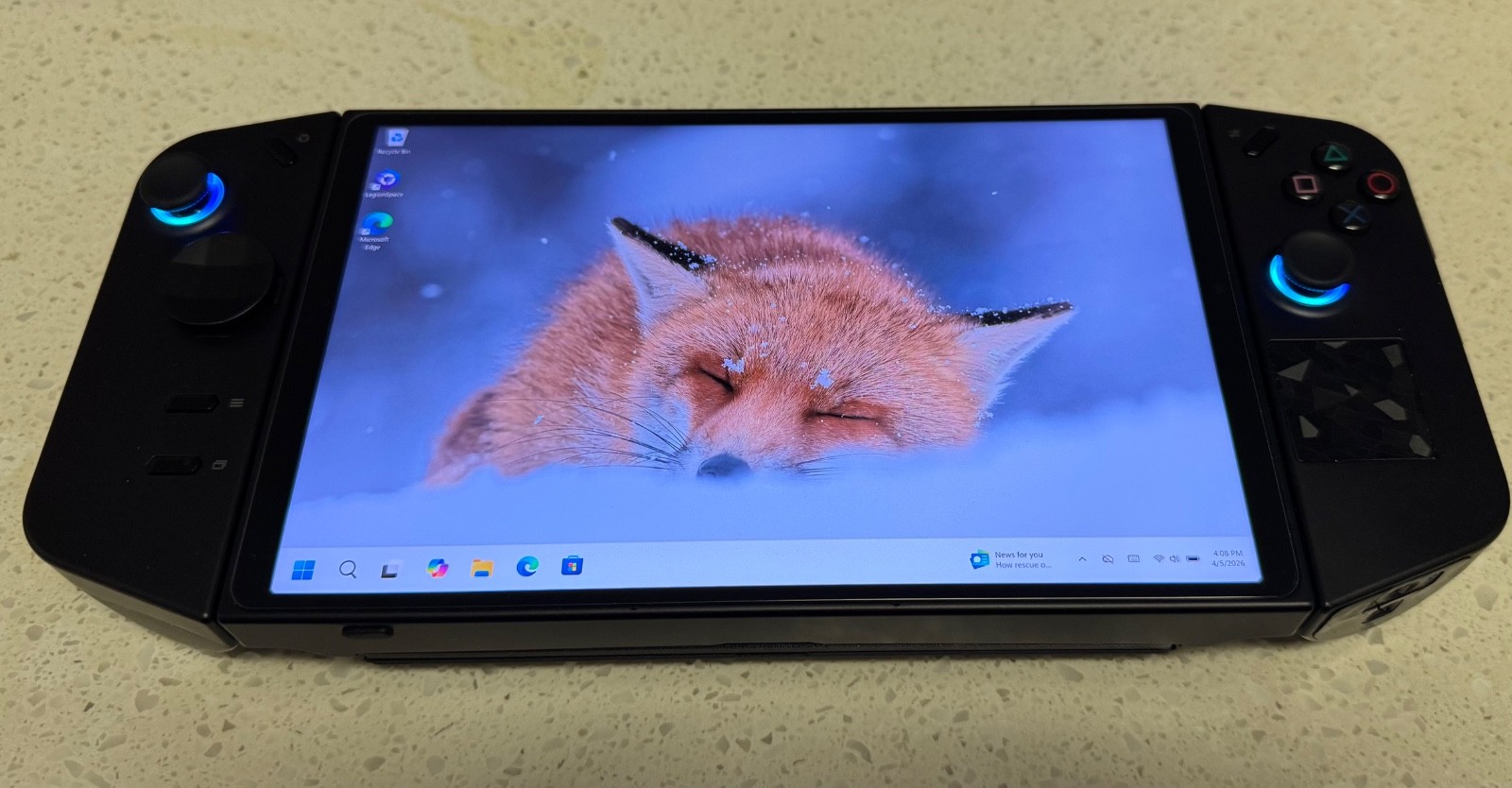 Lenovo Legion Go 512GB SSD, AMD Ryzen Z1 Extreme, 16GB RAM Excellent Condition!!