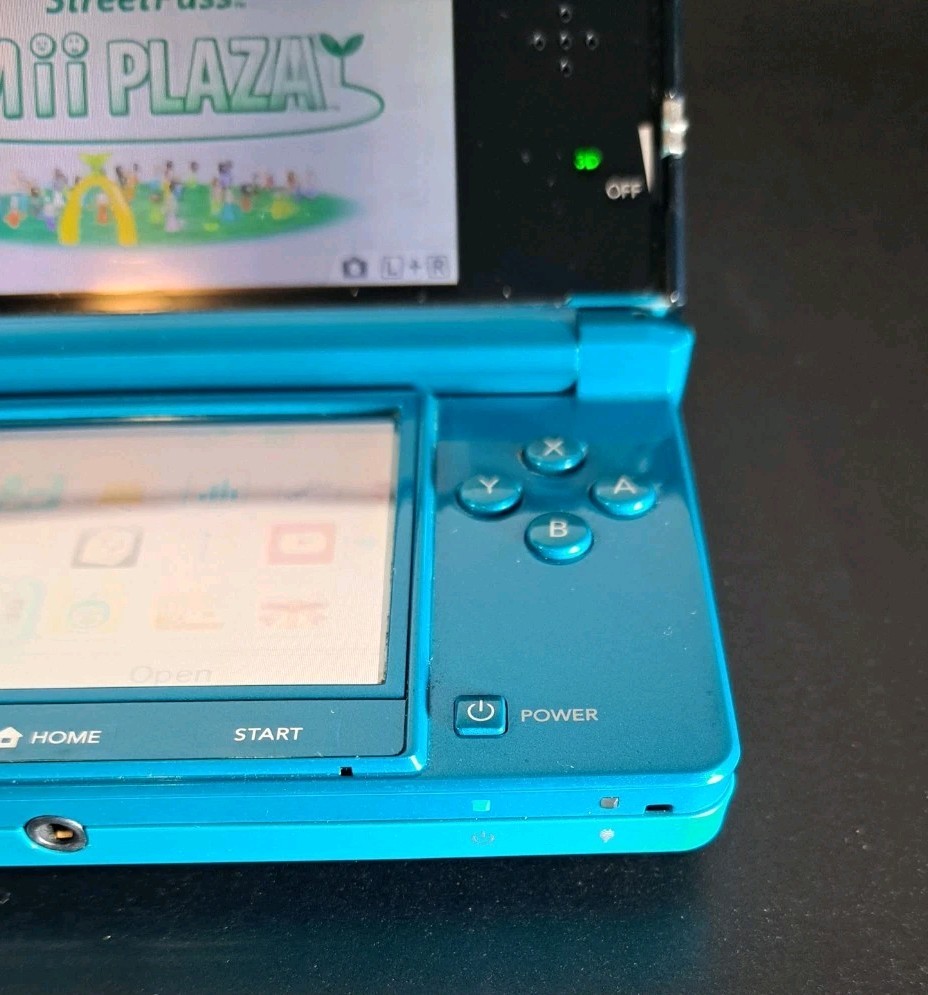 Nintendo 3DS Aqua Blue Handheld Console 3D Technology w/ Nyko Powerpak & 4GB SD