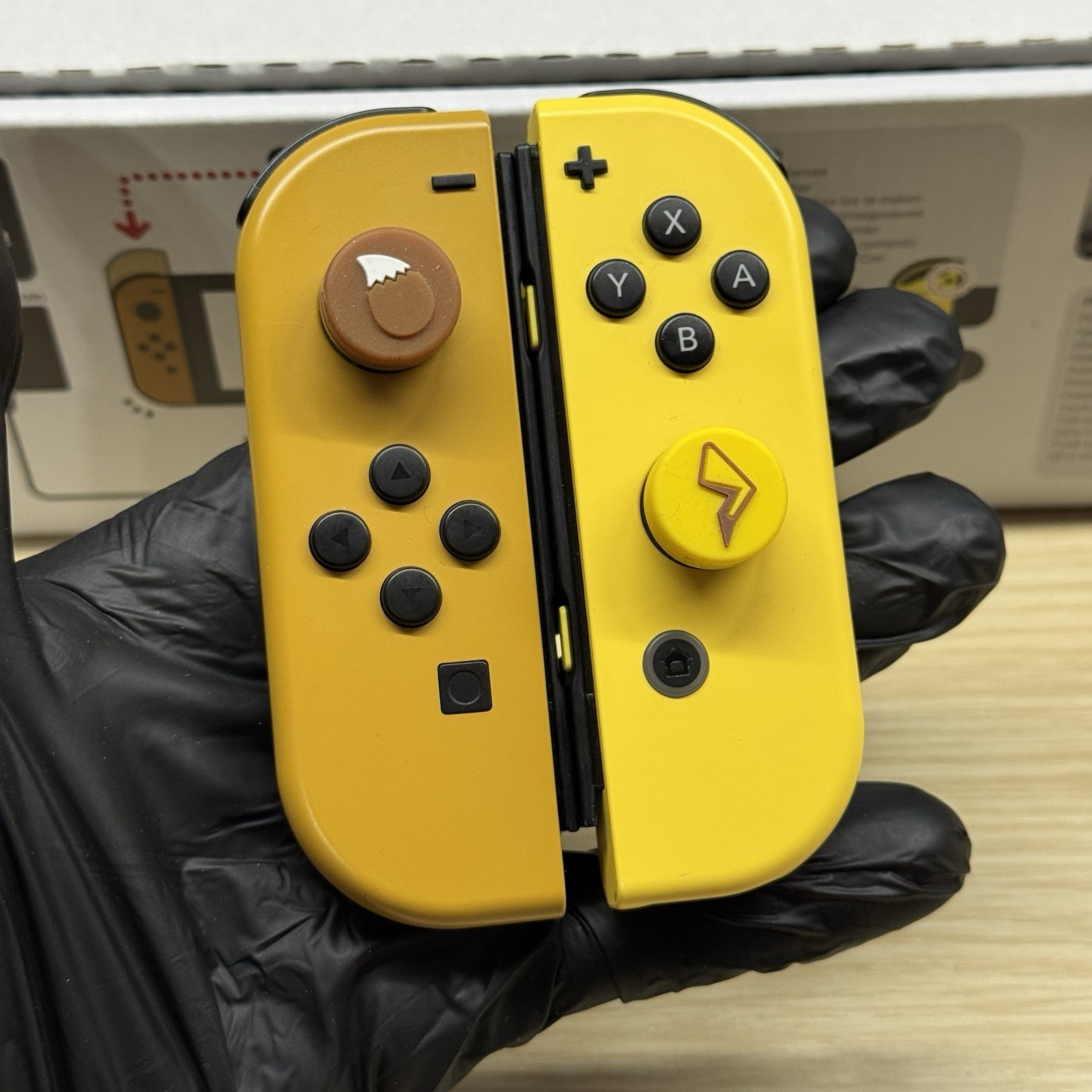 Nintendo Switch – Pokemon Let’s Go Pikachu Limited Edition + Pokeball Plus