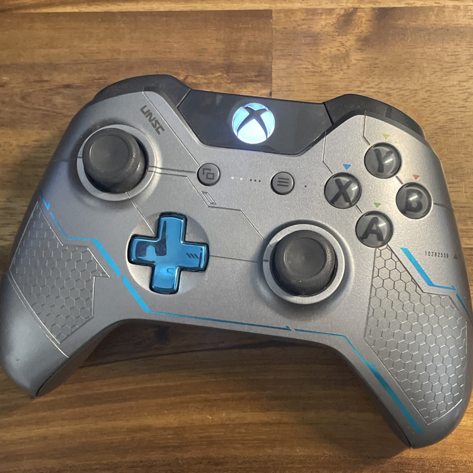 Microsoft Xbox One Halo 5: Guardians Limited Edition 1TB. Complete w/ Game