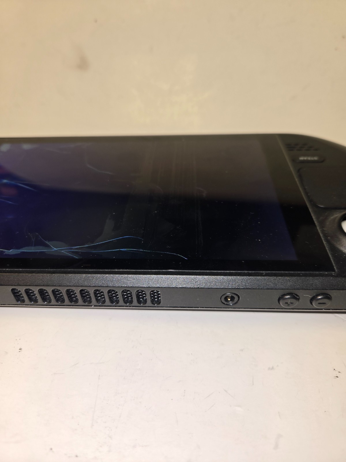 Valve Steam Deck 1010 LCD 256 GB w Case – Parts only Broken Screen & Controllers