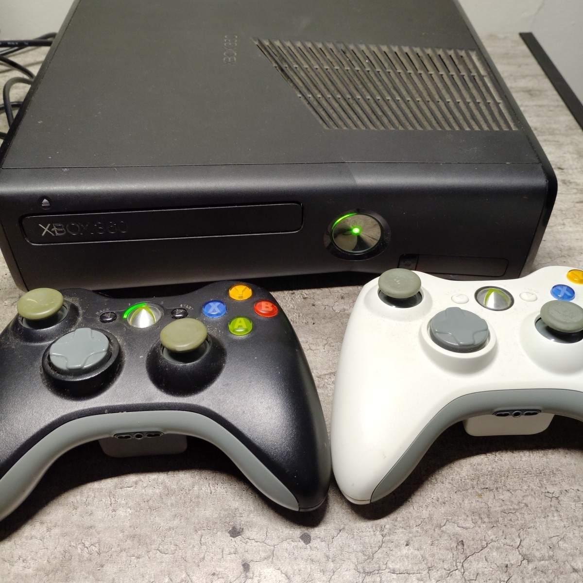 Microsoft Xbox 360 Slim HDD Black Console (NTSC) 2 Controllers And KINECT