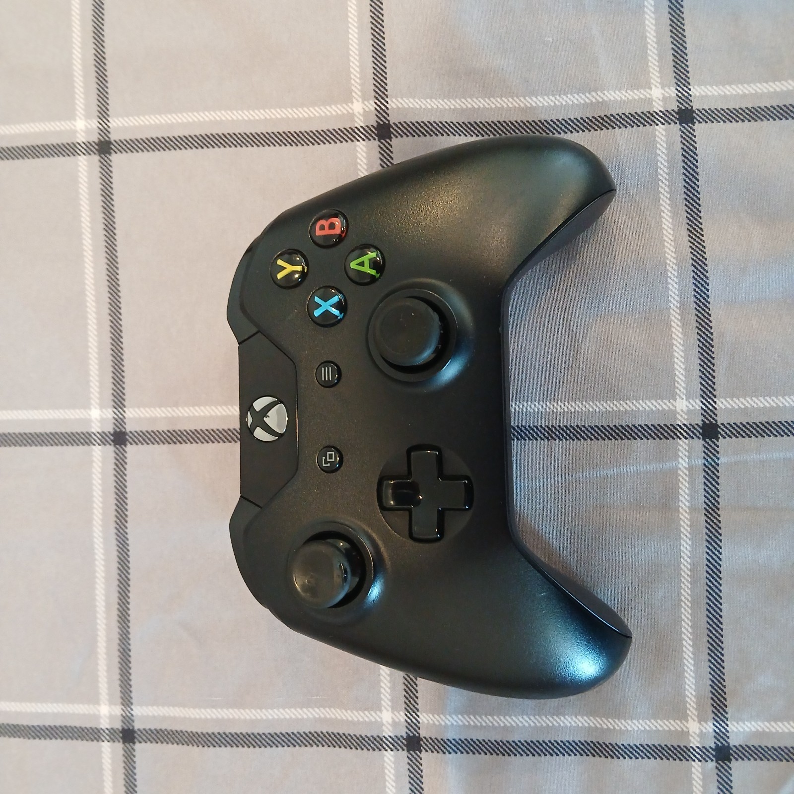 Microsoft Xbox One 500GB Console – Tested Working Clean w/ Madden 18