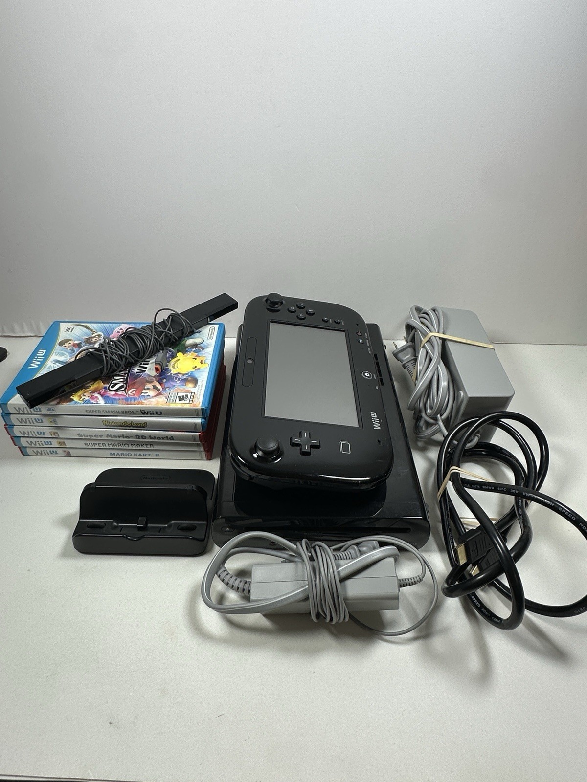 Nintendo Wii U 32GB Deluxe Black WUP-101(02) Console Bundle 5 Games Tested