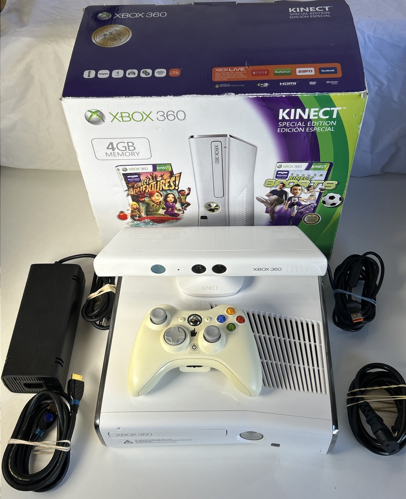 Microsoft Xbox 360 Special Edition Kinect Sports 4GB White Console 1439 W Box