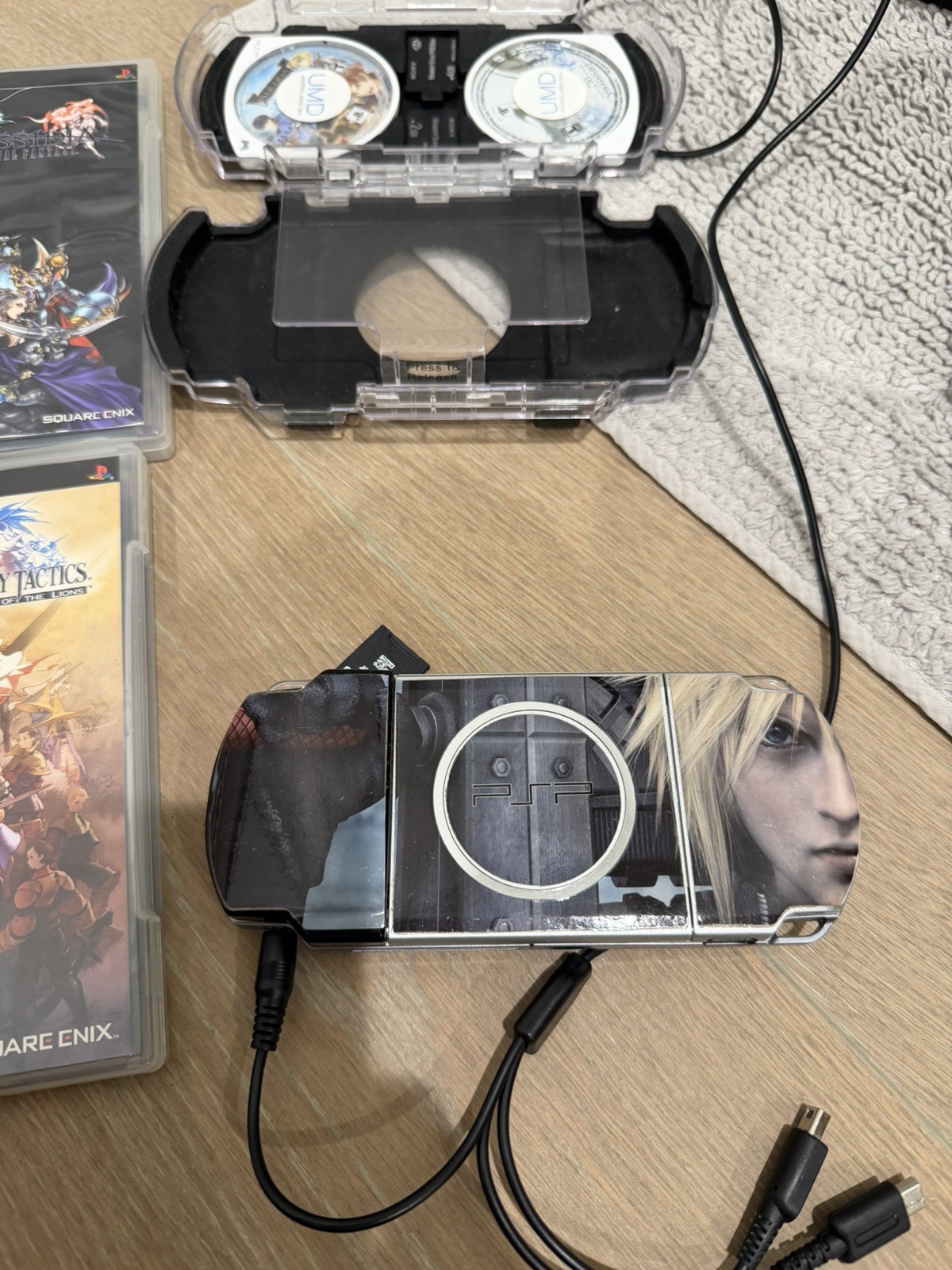 Sony PSP 3001 US Handheld Silver Console with games and case