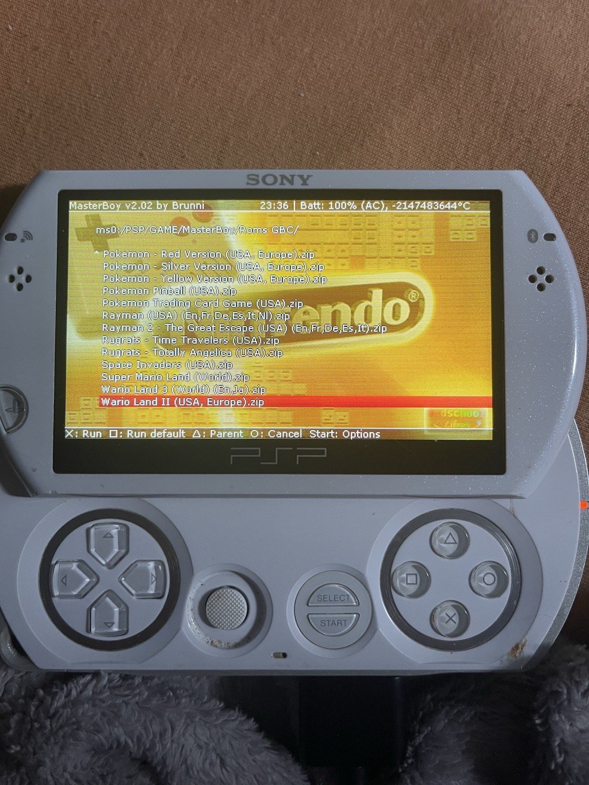 Sony PSP Go PSP-N1001 White 6870MB Wi-Fi Handheld Console *see description* SALE