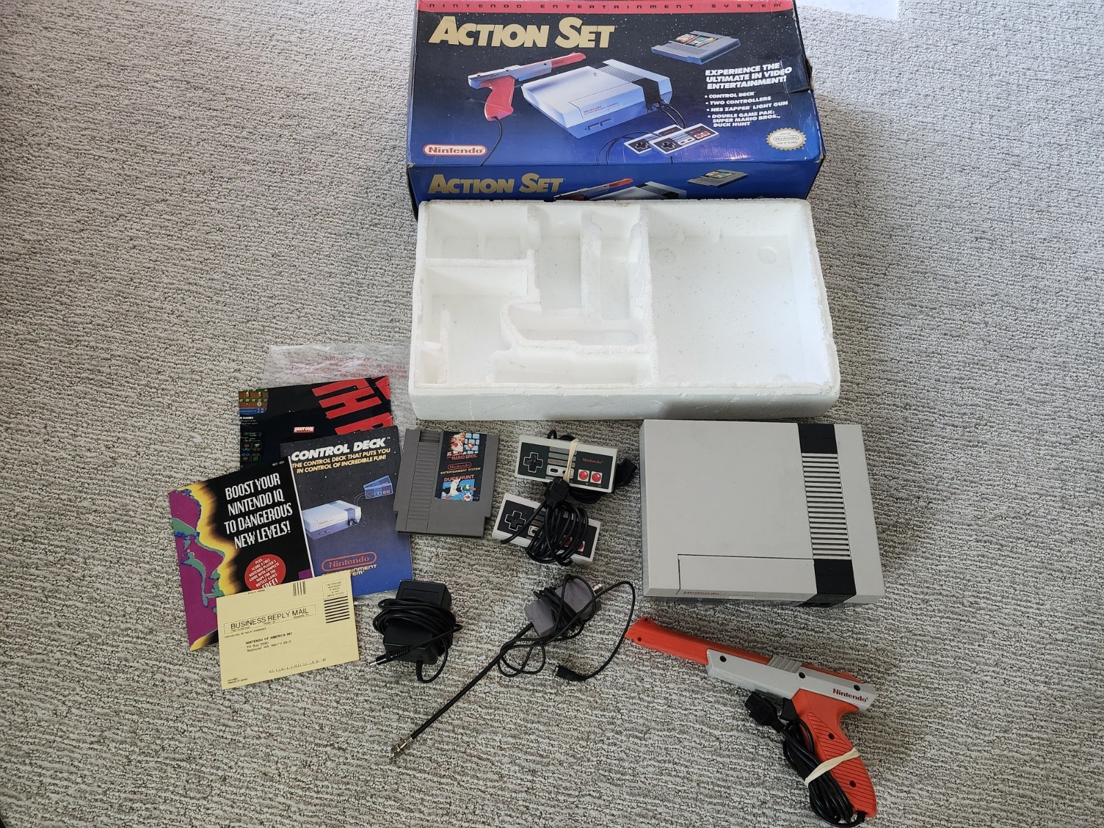NES Nintendo Action Set Red Zapper System Console CIB Manuals Mario Duck Hunt