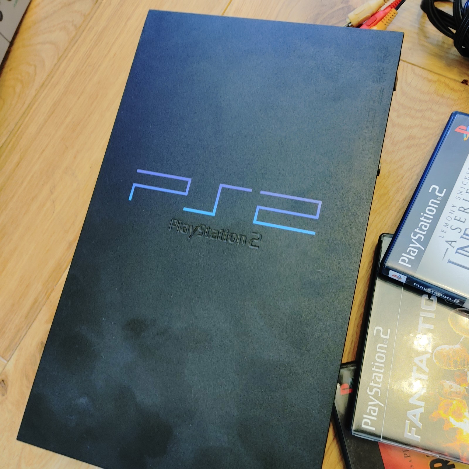 Sony PlayStation 2 PS2 Console SCPH-39001 w/ Cables Games & Controller