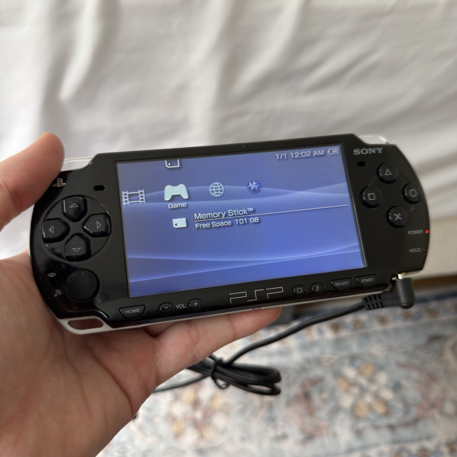 Sony PSP 2000 Black Handheld with NEW BATTERY Charger + Micro SD