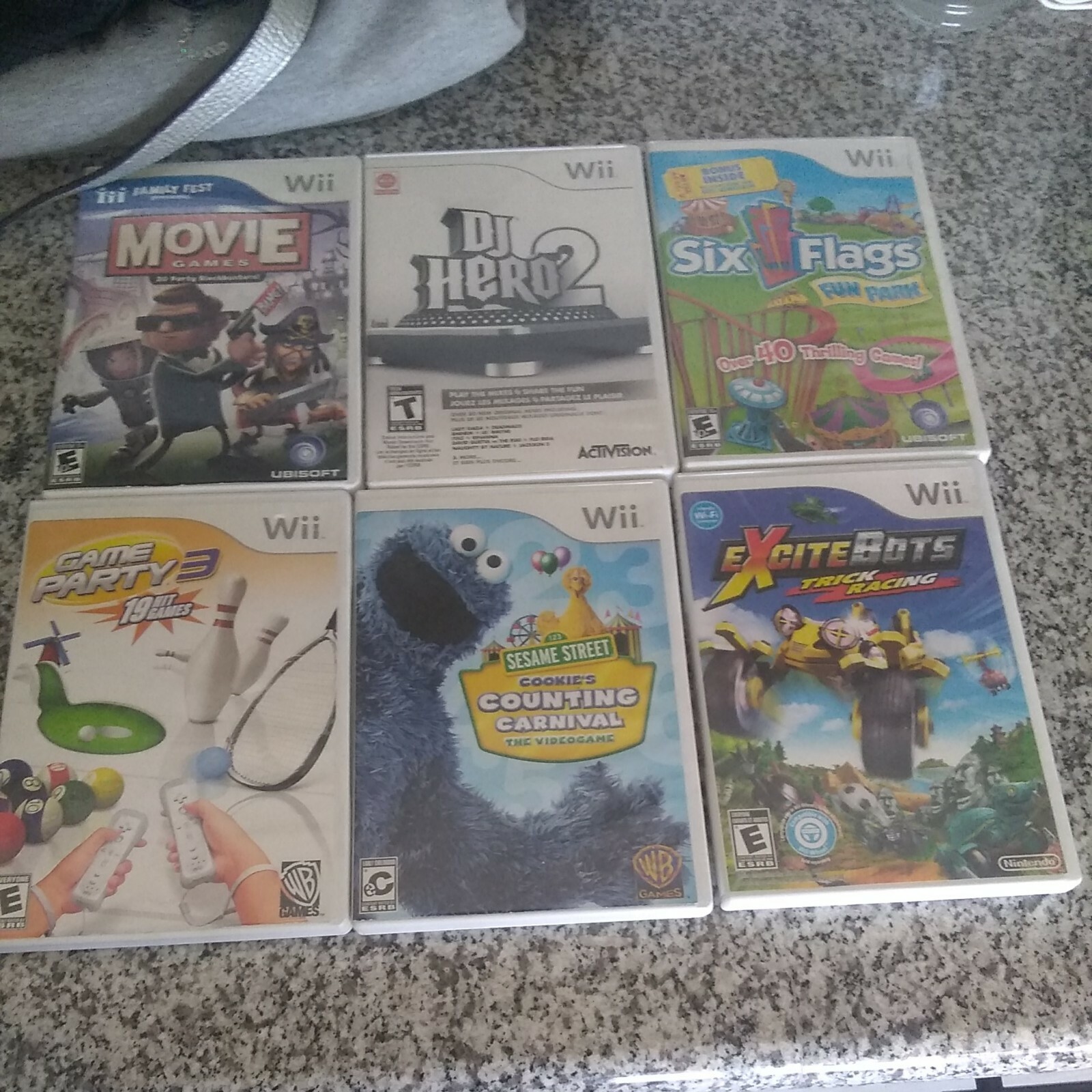 Nintendo Wii White Game Console with Wii Sports Game 12 games In Box Tested!!!