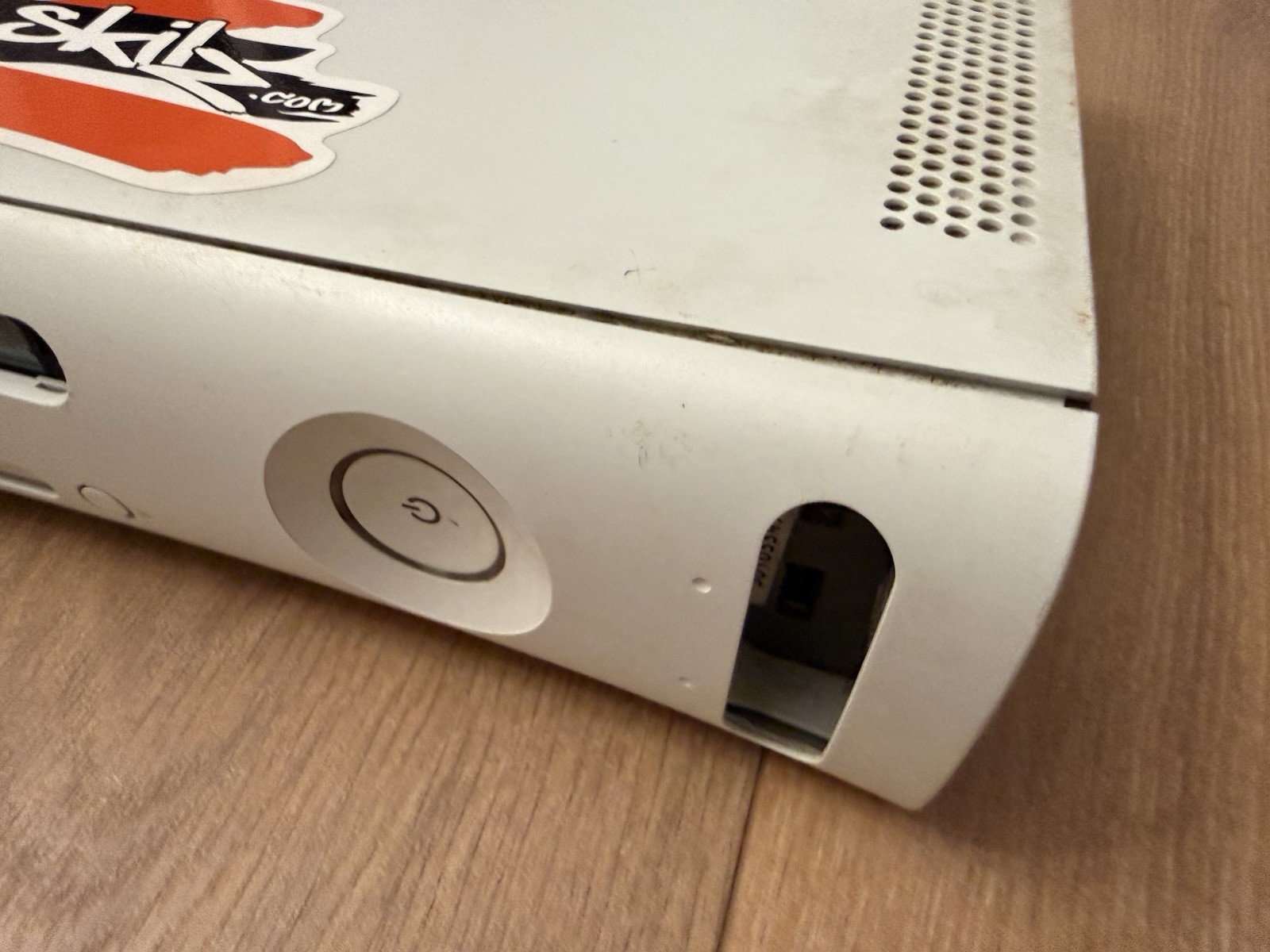 Microsoft Xbox 360 White Console FOR PARTS REPAIR AS IS Broken Disc Tray