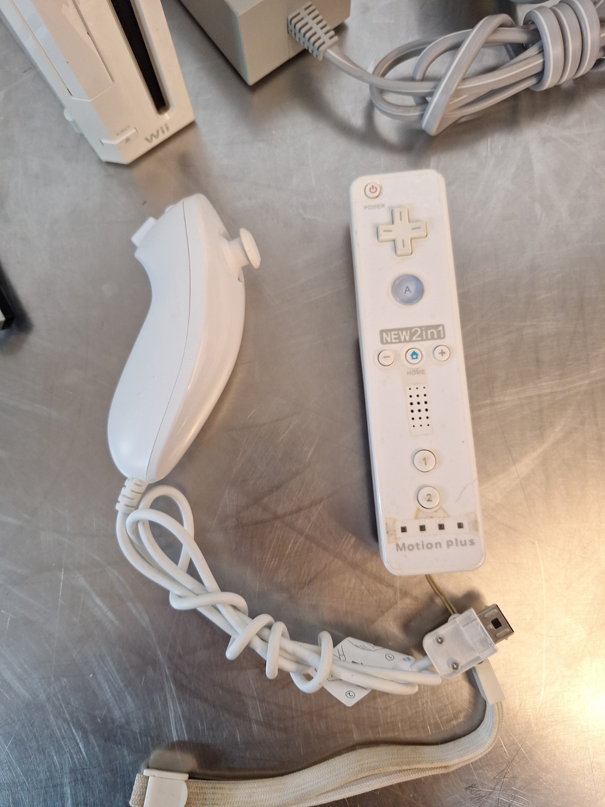 Nintendo Wii Game Console RVL-001 Bundle, USA Version, White