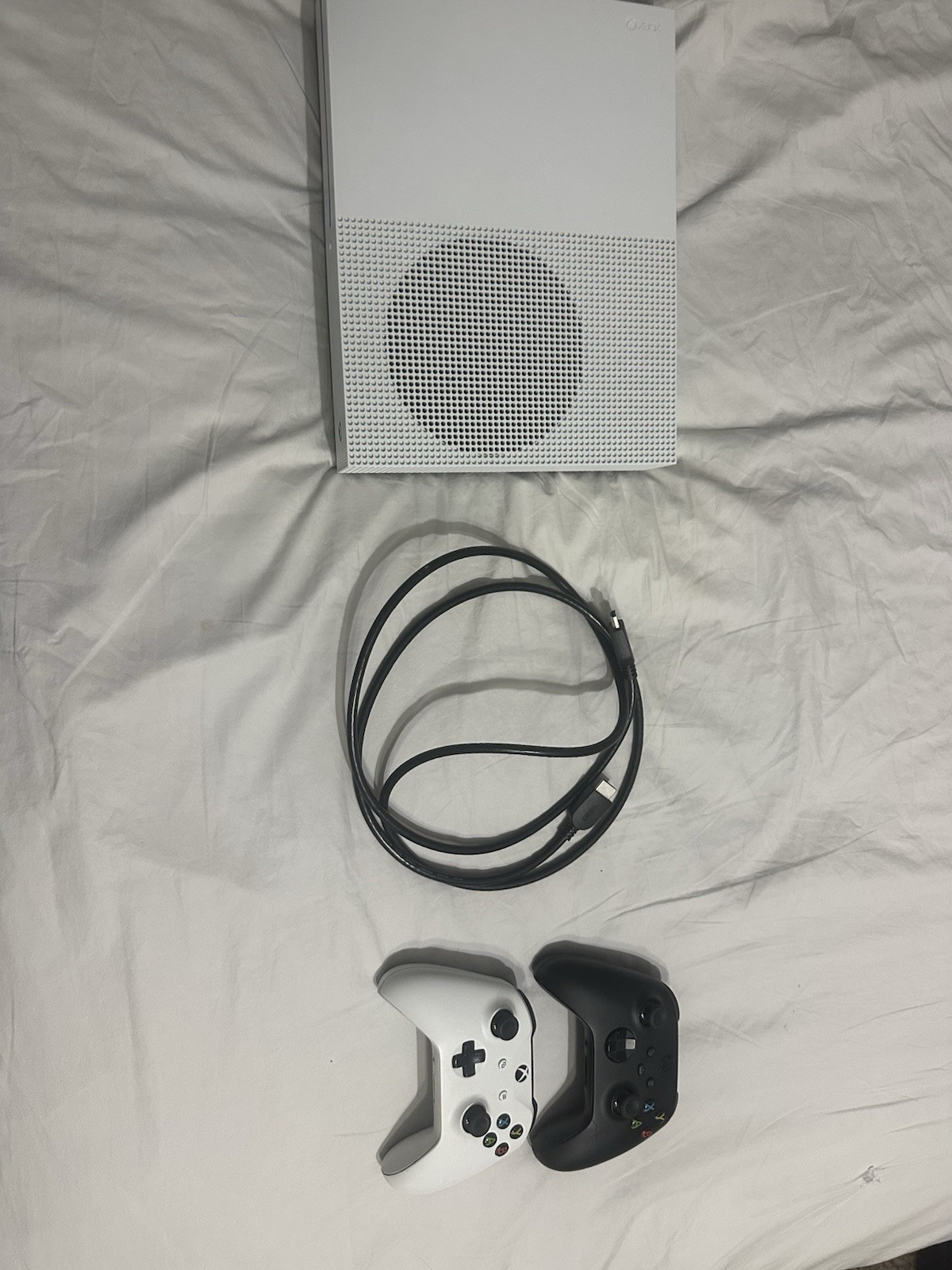 Microsoft Xbox One S White 1TB 4K UHD Console MPN 1681 w/2 Controllers + HDMI