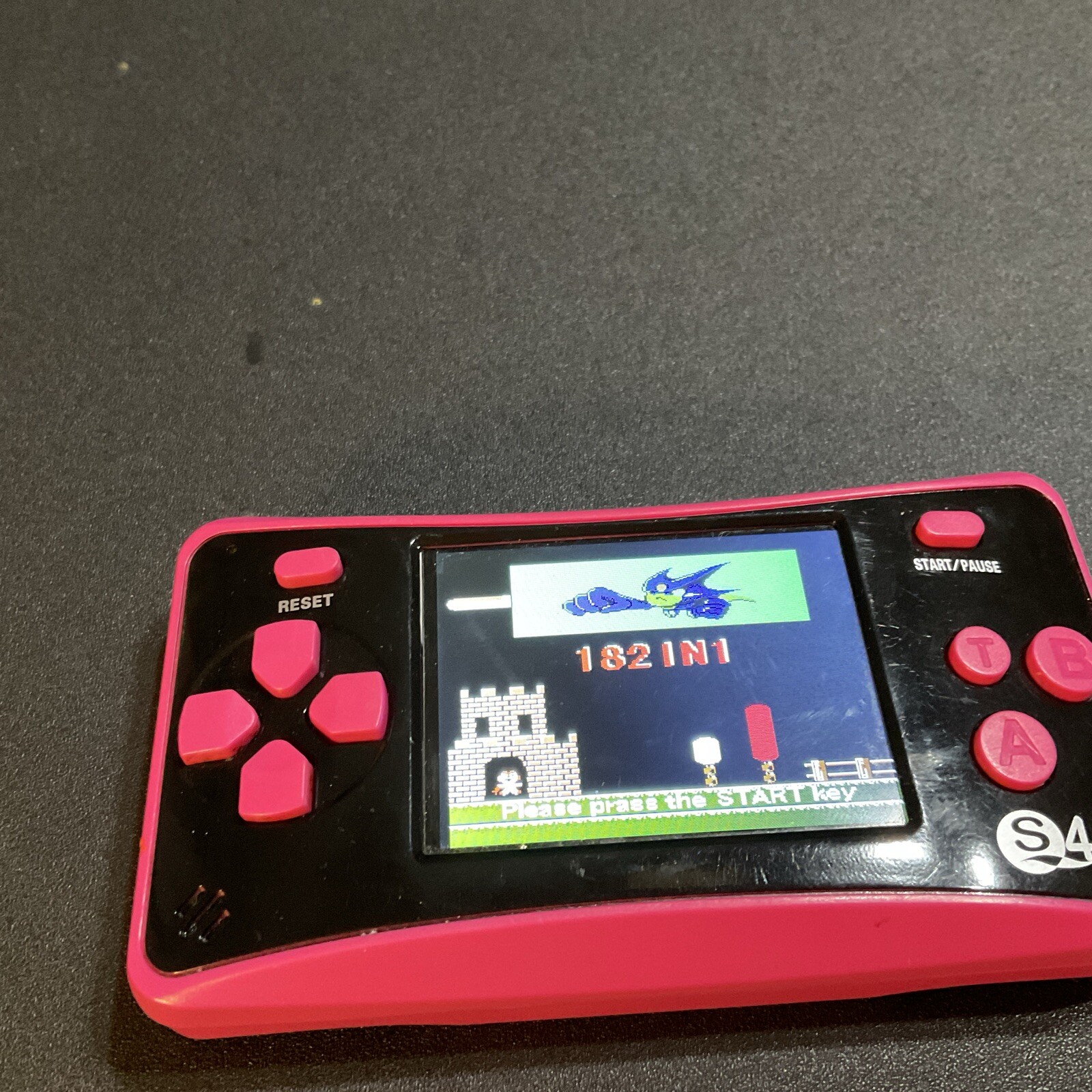 Retro Handheld Game Console, 182 in 1 Video Games Console 2.5″ Screen Handheld G