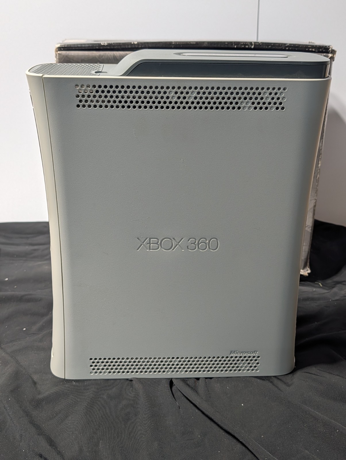 Xbox 360 Special Edition Final Fantasy XIII Console Bundle 250GB Near-Mint Set