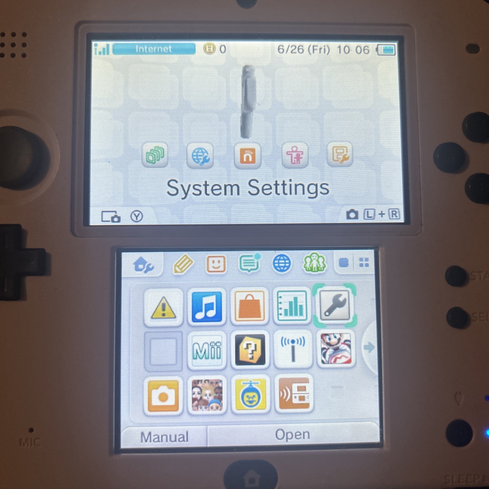 Nintendo 2DS Lavender Purple & Black NTSC U/C USA Games Mariokart & Mario Party