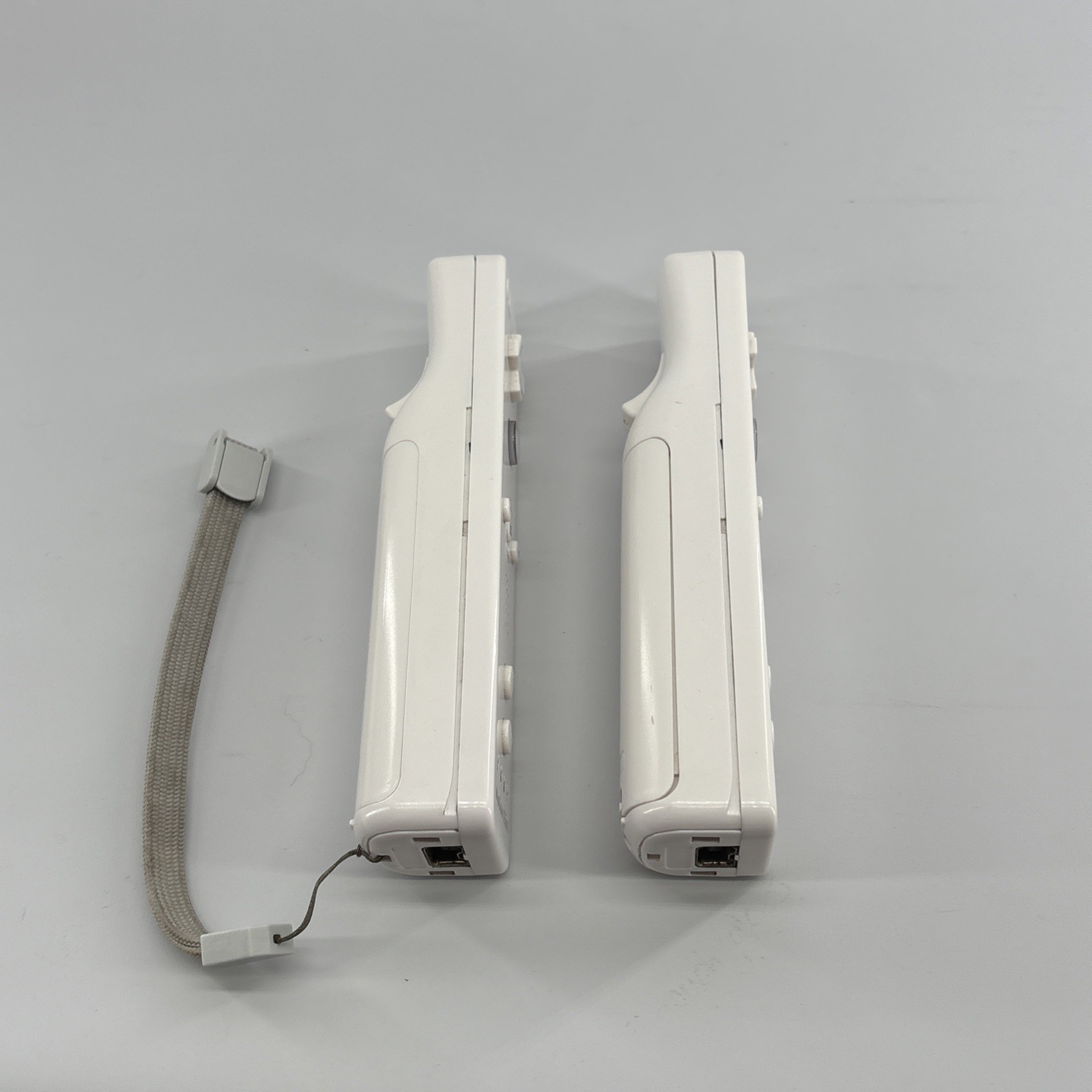Nintendo Wii Console RVL-001 Bundle + Wii Remotes & Wii Nunchucks