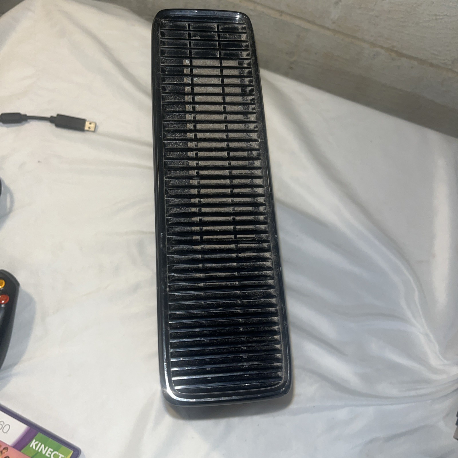 Xbox 360 Slim Console 1439 4GB Lot: Wired Controller Kinect Wires Game Tested