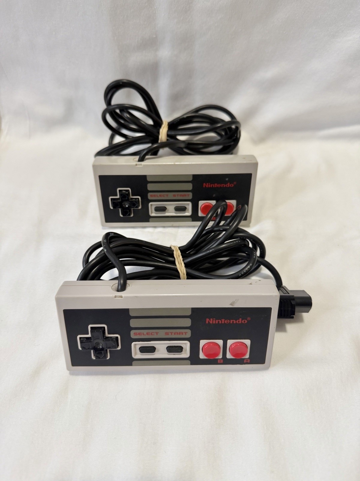 Nintendo Entertainment System NES-001 Console Bundle Cords Controllers Game