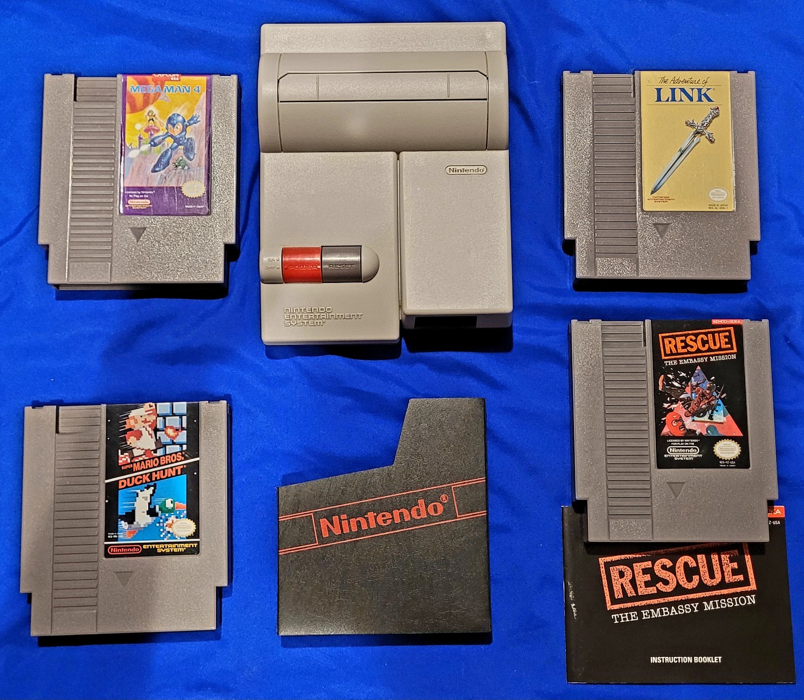 Nintendo Nes Top Loader Console Bundle 4 Games Two Controllers & One Zapper Gun