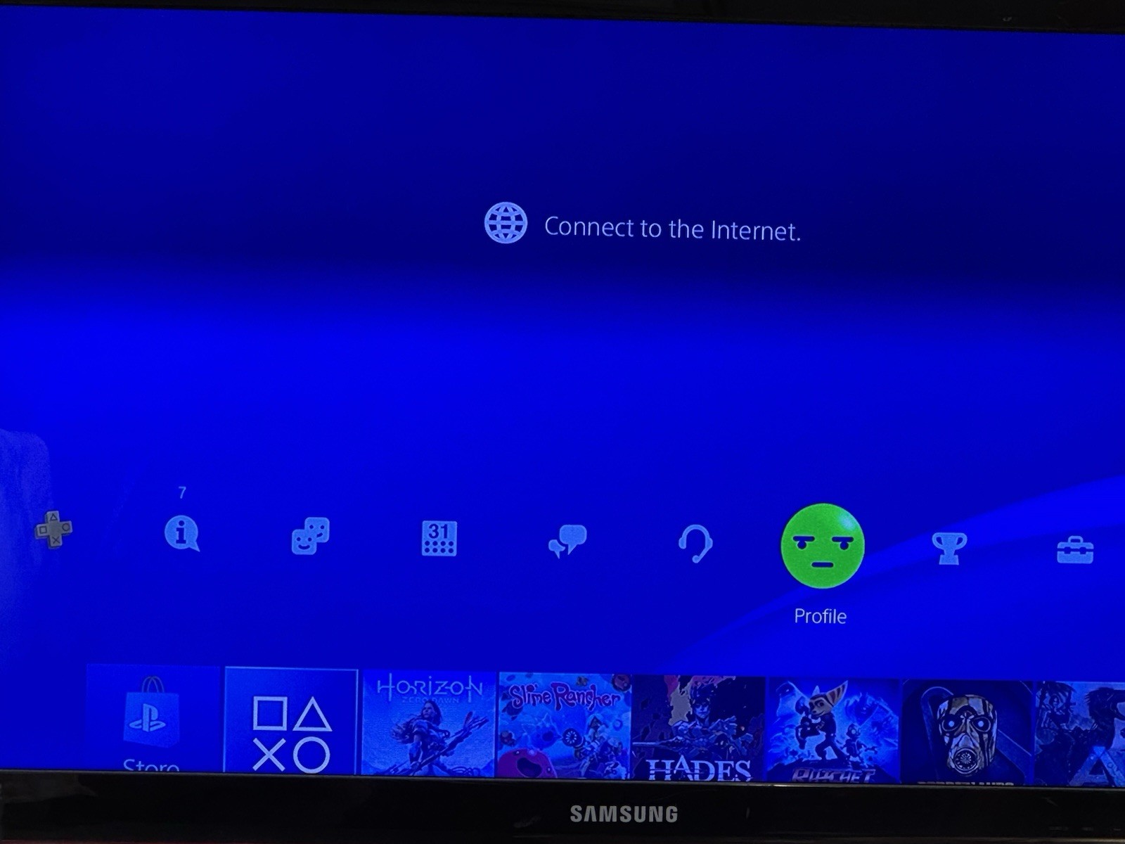 PS4 Slim 1Tb Console 2 Dual Shock Controllers 4 USB Hub Horizon Game WORKS GREAT